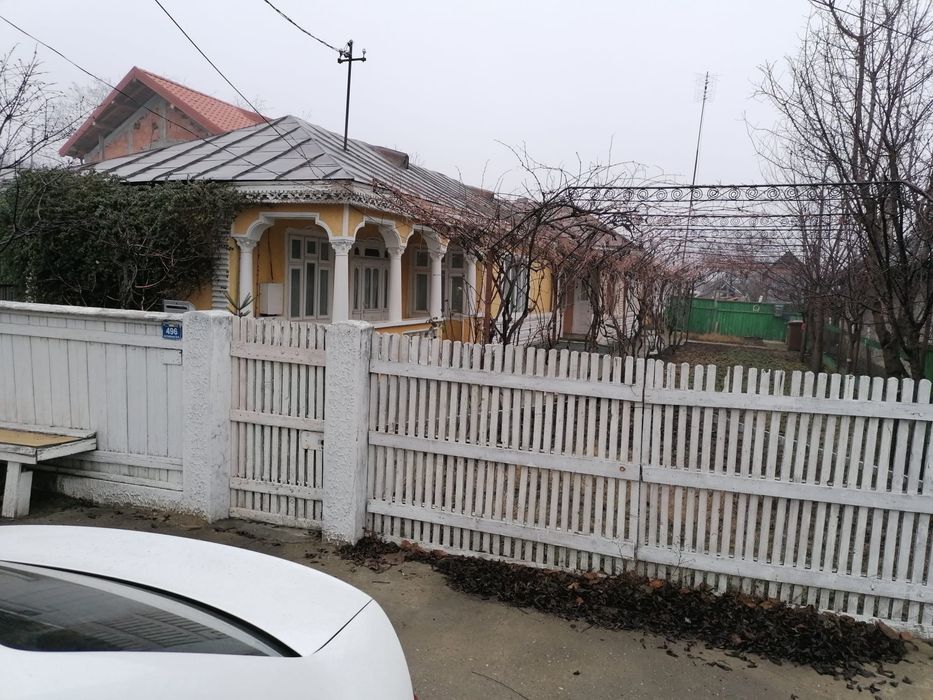 Vand casa batraneasca si teren Umbraresti Deal