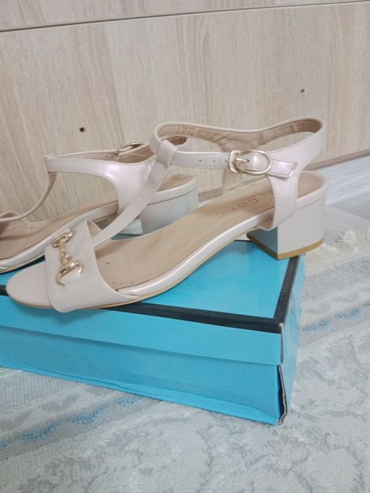 Босаножки и сандали