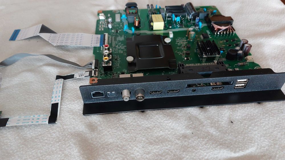 Телевизор Hisense 50 на части