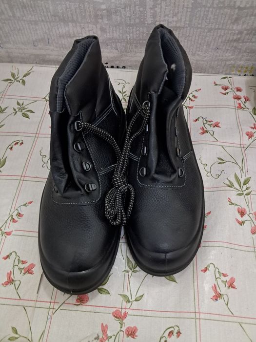 Продам  мужские ботинки,новые 43р