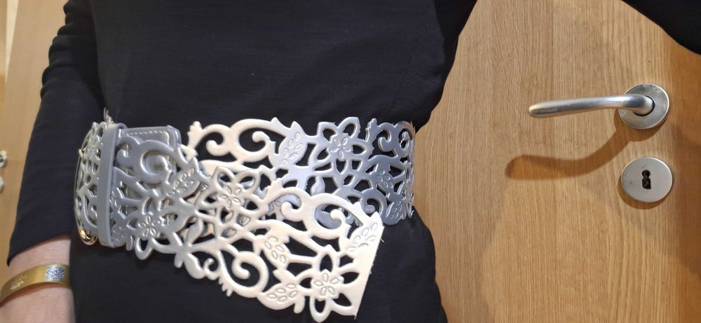 Дамски колан с красив дизайн