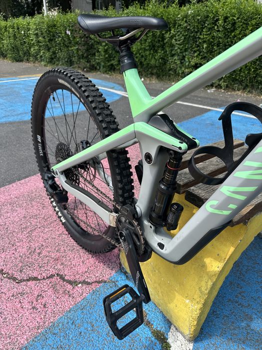 Canyon Strive 2023 M carbon (enduro nu downhill)