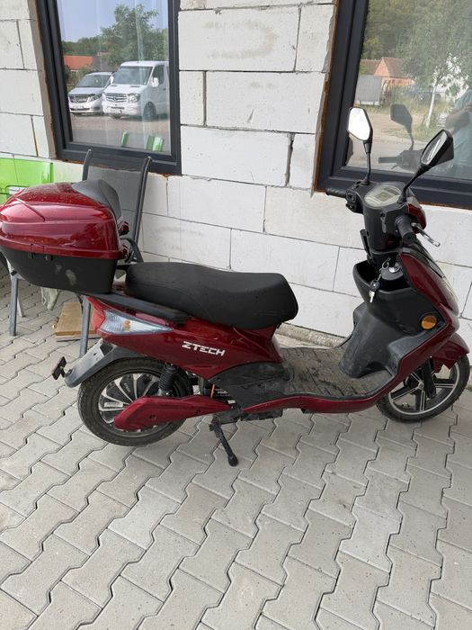 Vand scuter electric.