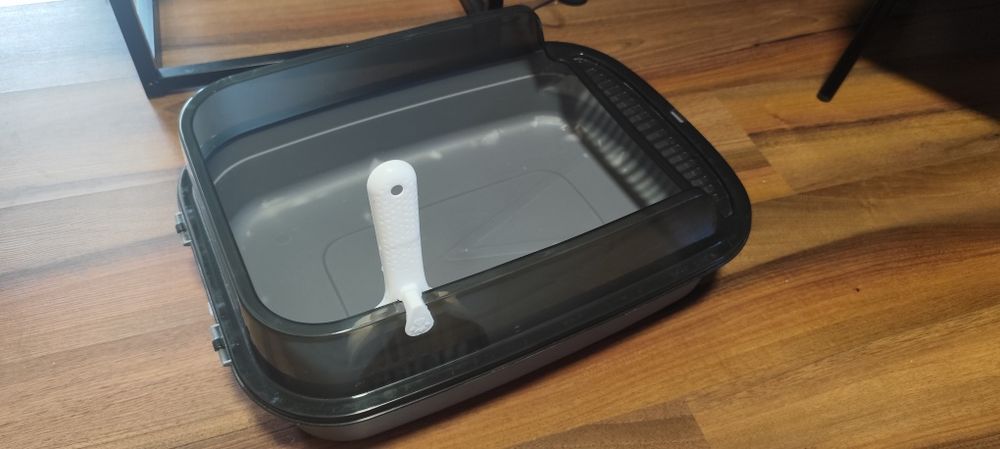 Котешка тоалетна XL 52 x 33 см + подарък L размер 48 х 35