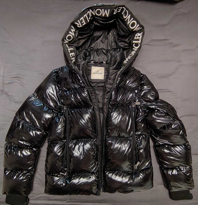 яке Moncler уникално