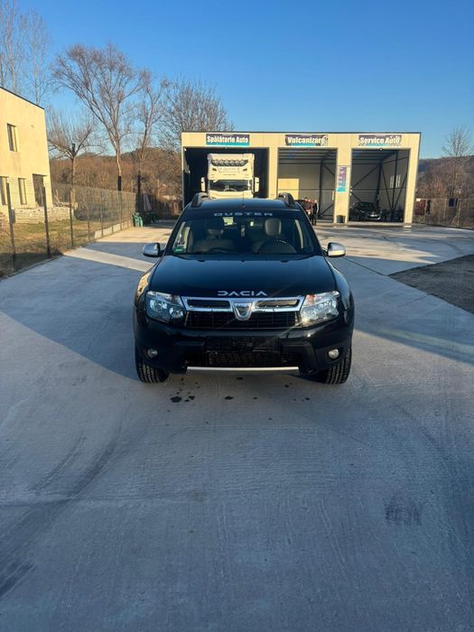 Vând Dacia Duster