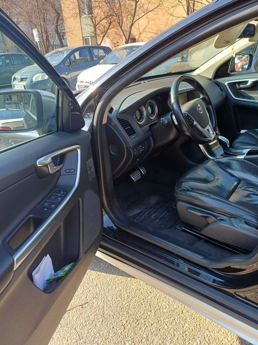 Vând Volvo XC60 D4 Rdesign