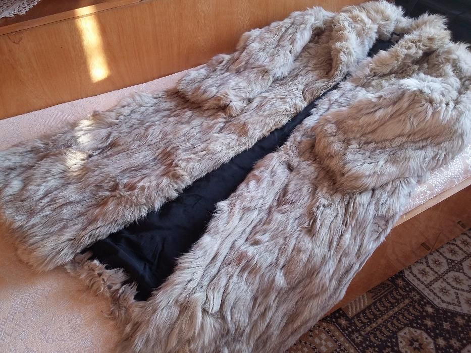 Дамски кожух и шапка от бяла лисица