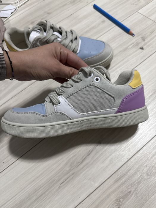 Adidasi originali guess marimea 37