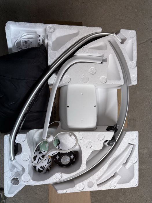 Люлка 4moms mamaRoo 5.0 + подложка за новородено