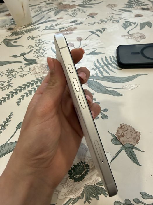 iPhone 17 256GB – като нов, с гаранция до 03.03.2027