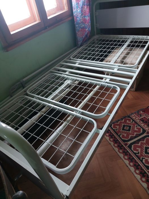 Болнично легло+ тоалетен стол,проходилка,надуваем дюшек