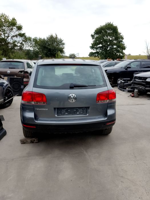 VW Touareg 2.5 ,174 к.с. , ръчка,60 броя на части