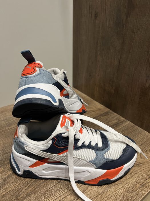 Продам кроссовки