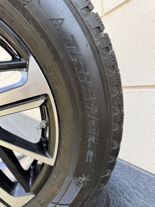 Зимние шины с дисками 225/65 р17 TRIANGLE