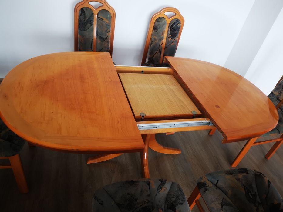 Масивна елепсовида трапезна маса изроботена  масивна дървесина ЧЕРЕША