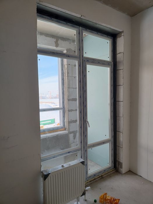 Продам пластикое окно с дверью