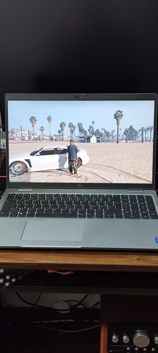 Vand laptop i5 generatia 11 4.400 GHZ 16 GB DDR4 SSD 512 GB