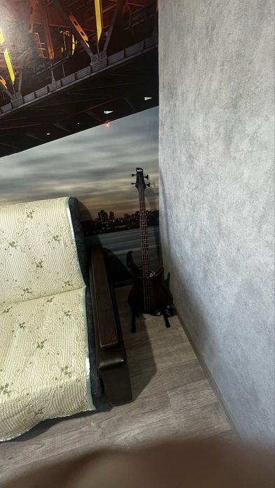 продам бас гитару Ibanez