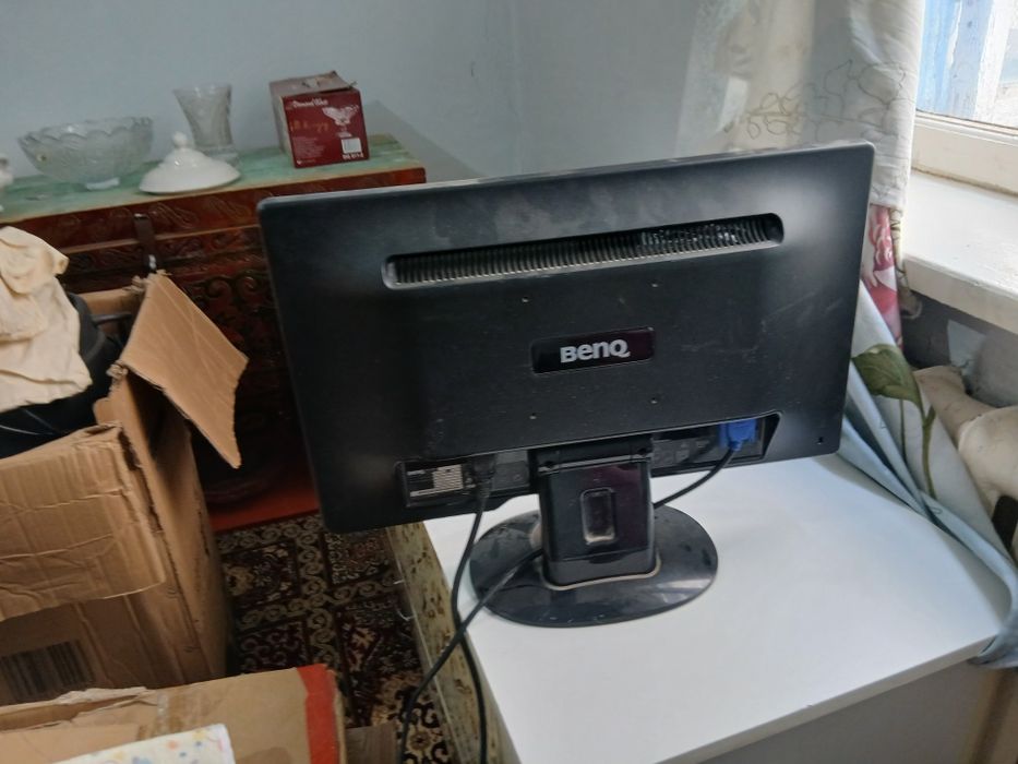 Продам компьютерни манитор
