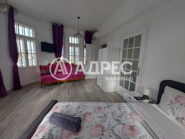 Дава се под наем Двустаен апартамент в Варна, Център - 45 кв.м за 612 € - Снимка #2