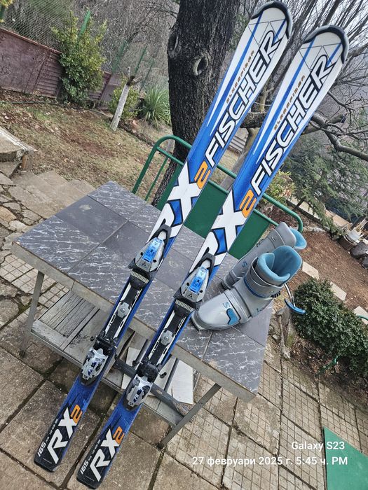 Ски и ски обувки ските са сервизирани 160 см обувките са запазени едни