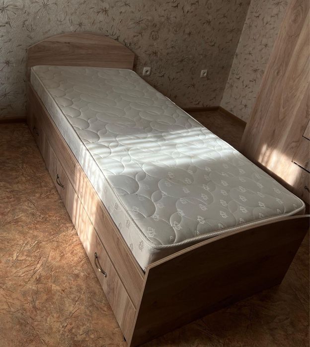 Кровать+тумбочка