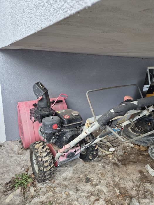 Freza de zăpadă pe benzină – necesită schimbare curea