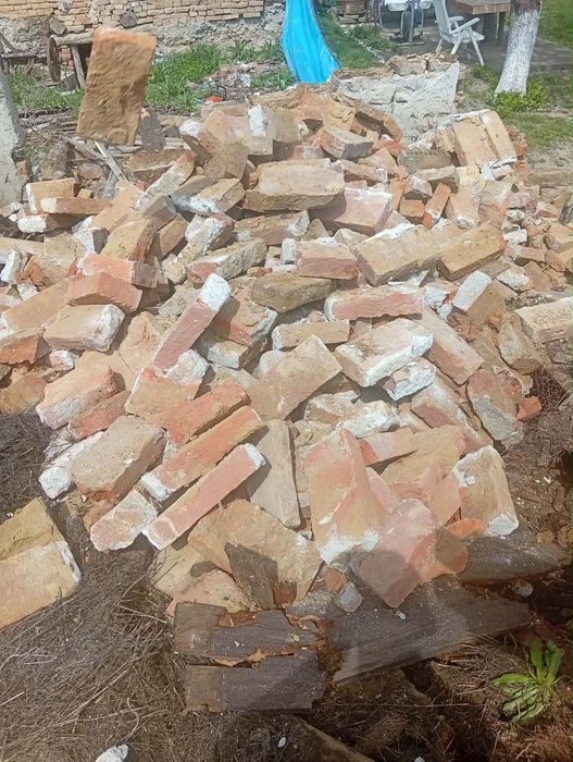 Vând caramida plina