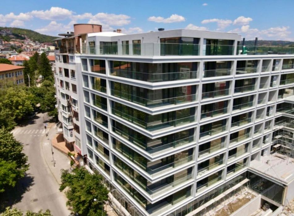 Продава се Тристаен апартамент в Велико Търново, Център - 100 кв.м за 1820 €/кв.м - Снимка #2