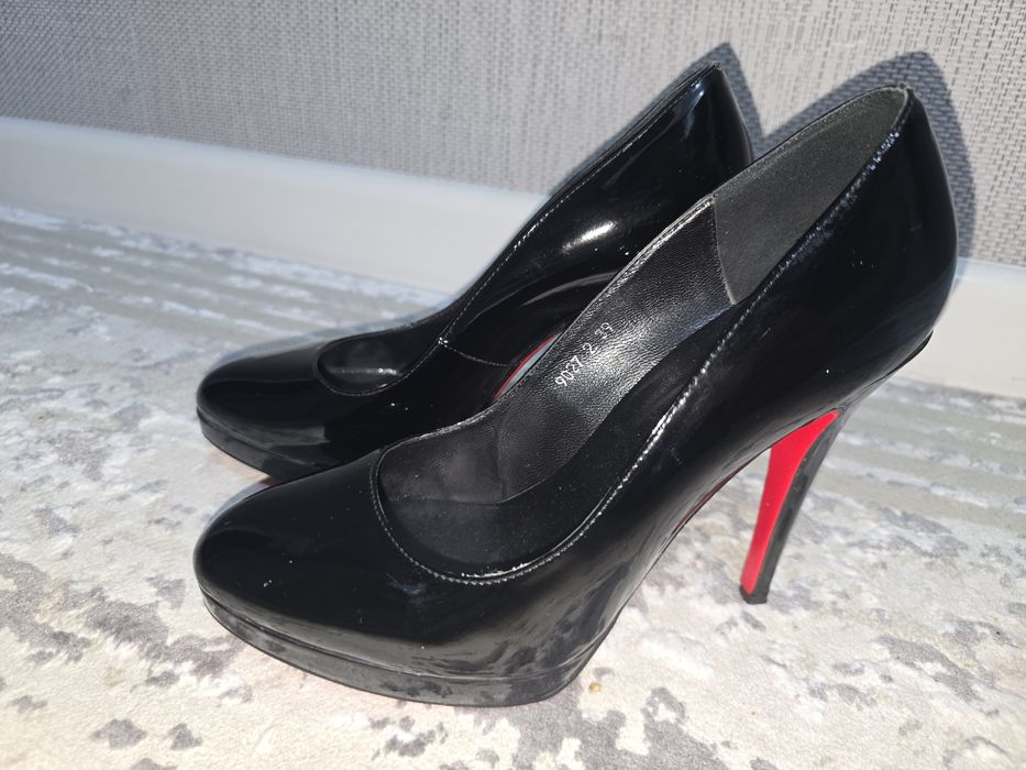 Стильные туфли 40 размера