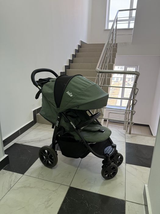 продам коляску от компаний JOIE