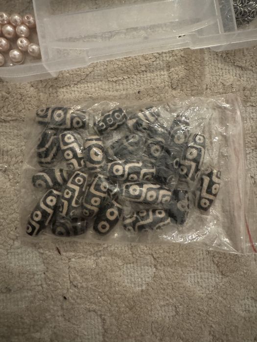 Бусины дзи и другие все вместе за 5000