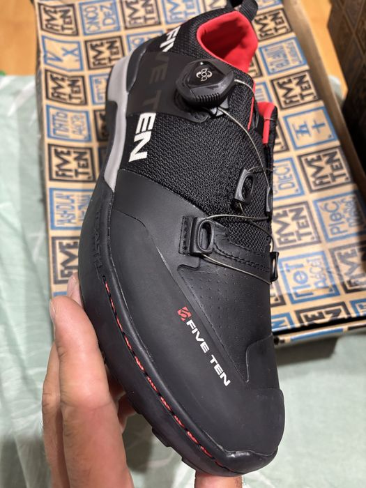 Pantofi de ciclizm 42