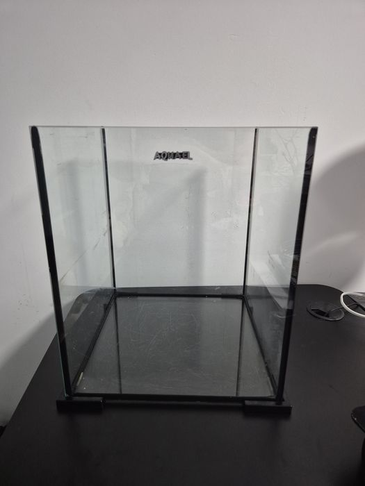 Vand acvariu Aquael 30L + filtre