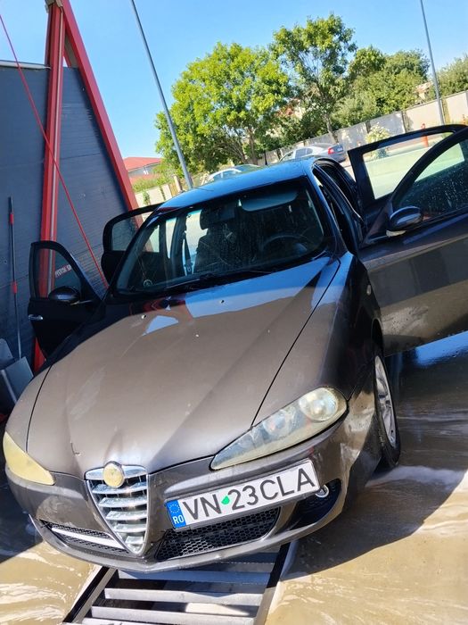 Vând Alfa Romeo 147