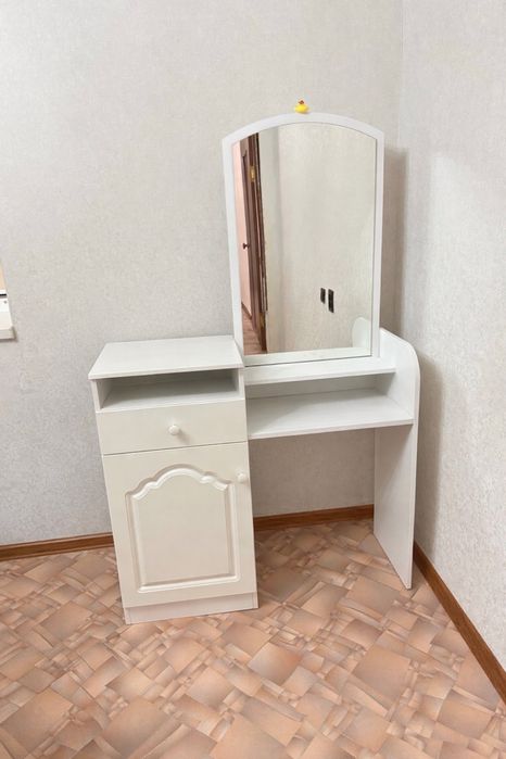 Продается туалетный столик