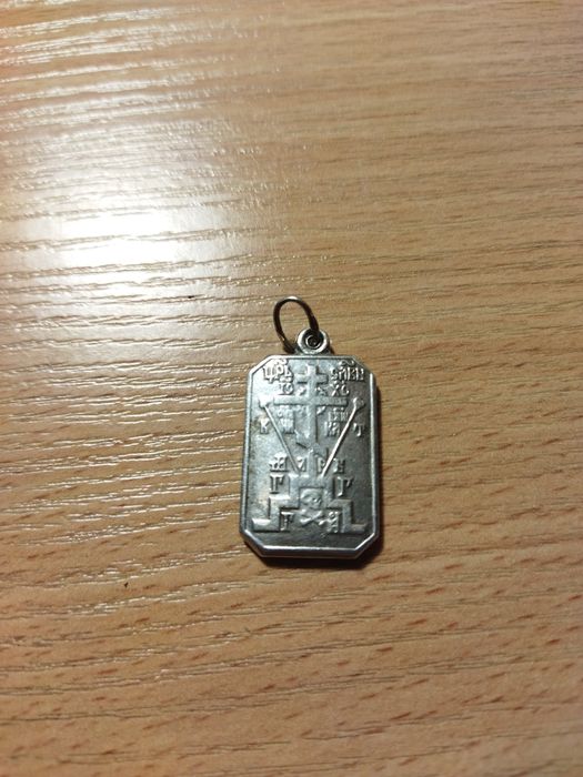 Продам серебро кулон.