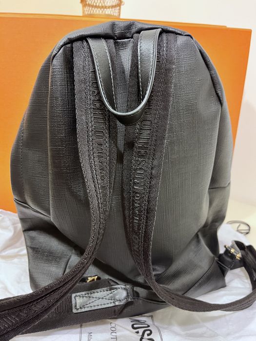 Ghiozdan Moschino nou de la 4000 RON la 1600 RON