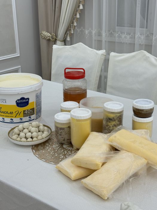 Мен бір қызды шақырдым, олар оны қалың топта сиқтырды.