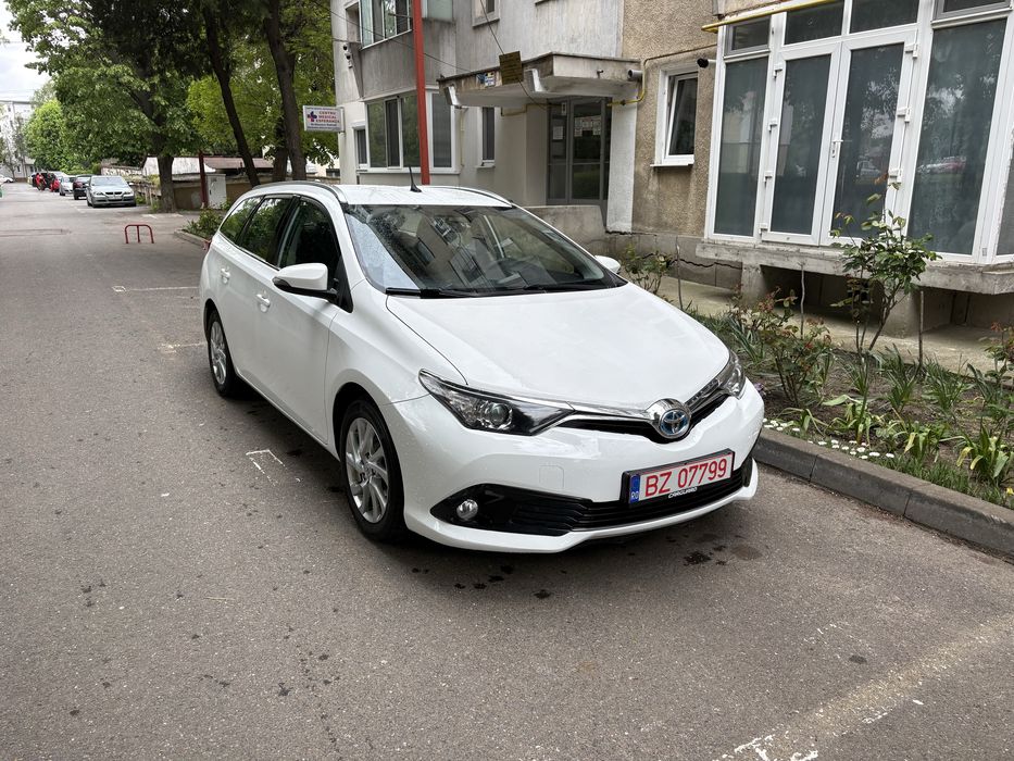 Toyota Auris 1.8 Hybrid (accept variante doar cu vulcanizare mobila )
