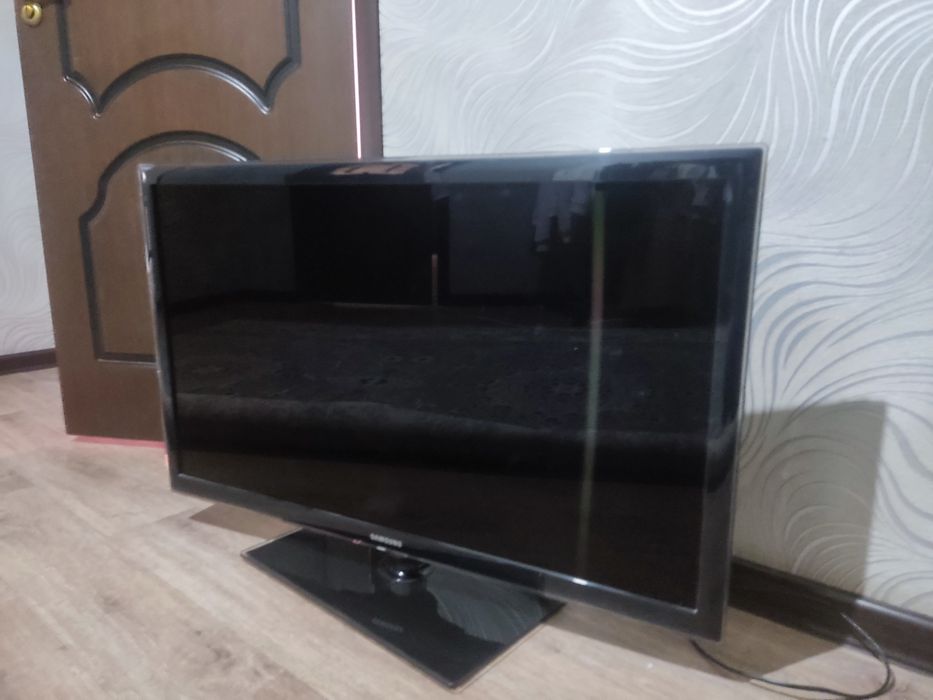 Телевизор 101 см