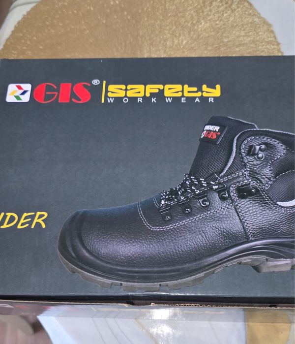 Продаю новую зимнею спецобувь, разм 41. Всего за 6000 тенге.