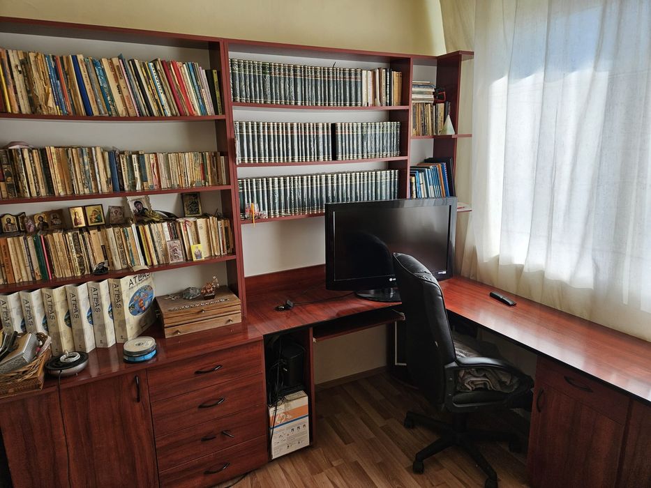 Închiriez ap 4 camere BLV. Dacia