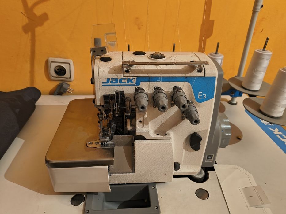 Оверлок Jack E4 .