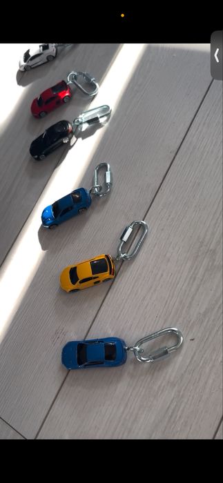 Vand breloc tip masinuta