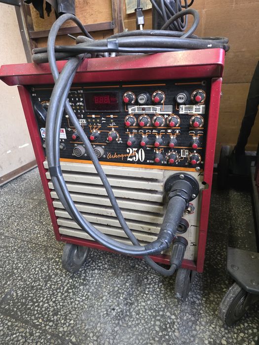Заваръчен апарат професионален италиански в идеално състояние