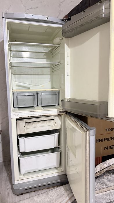 Ariston холодильник