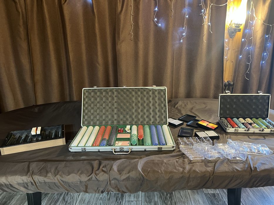 Професионална маса за покер с комплект чипове
