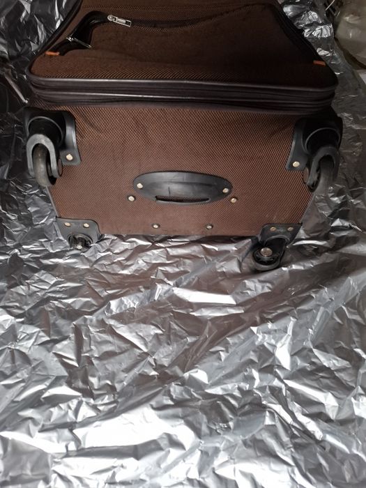 Чемодан дорожный